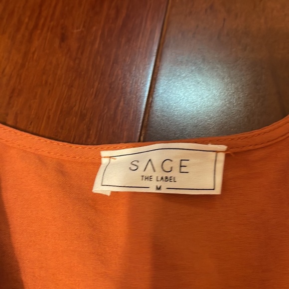 Sage the label. Short sleeve mid crop. - Picture 2 of 2